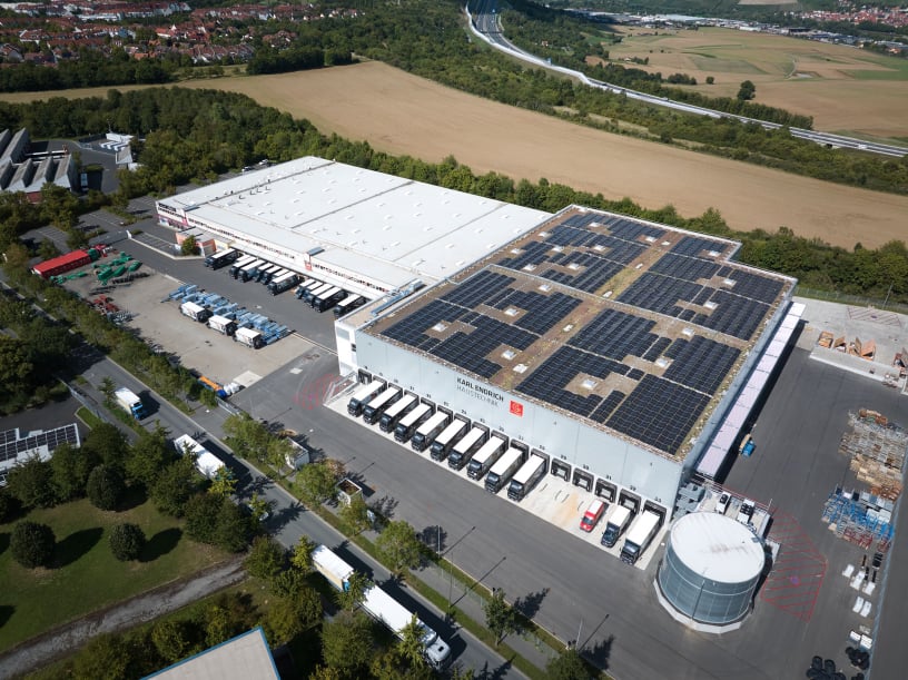 Fachgroßhändler Karl Endrich möchte seine 800 kWp PV-Anlage durch einen Batteriespeicher erweitern. Das CAE hat den Energieverbrauch und die Energieerzeugung des Würzburger Unternehmens ausgewertet. ©Foto: Horst Bernhard